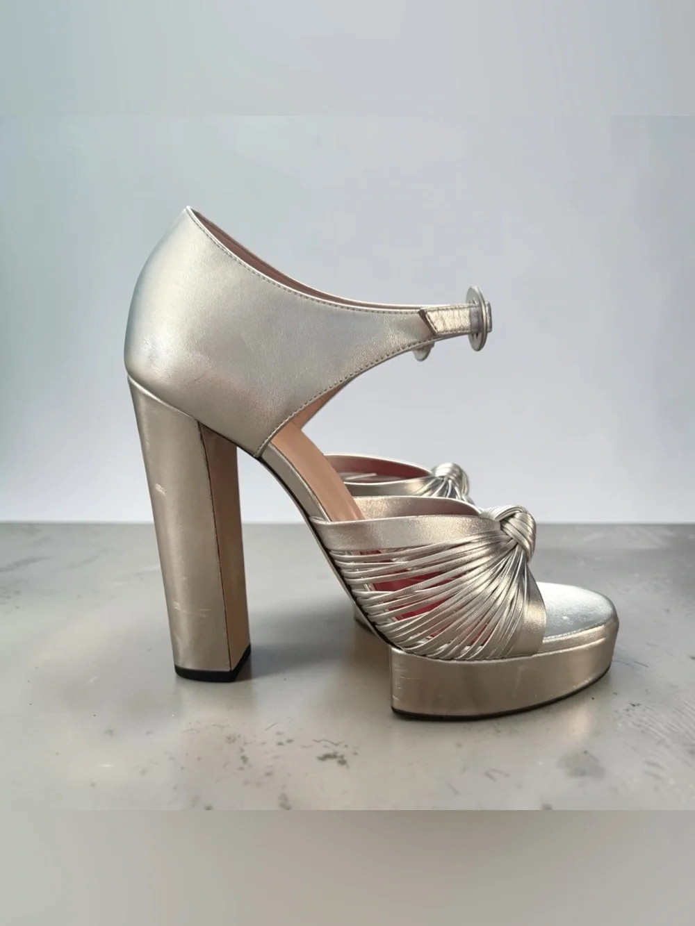 Nwot GUCCI 2019 METALLIC SILVER CRAWFORD LEATHER PLATFORM SANDALS